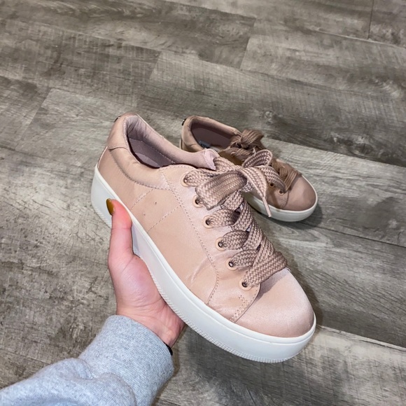Steve Madden Satin pink platform sneakers - Picture 3 of 3